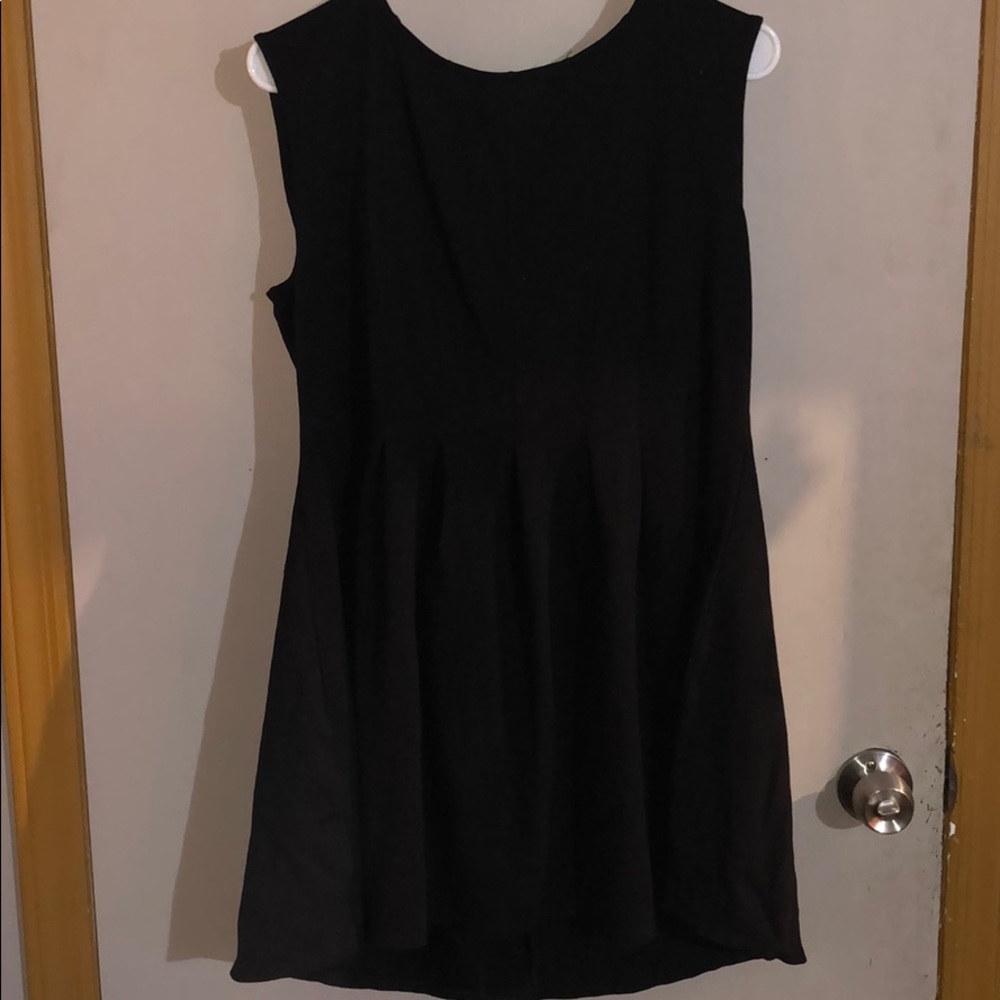Cute black dress!